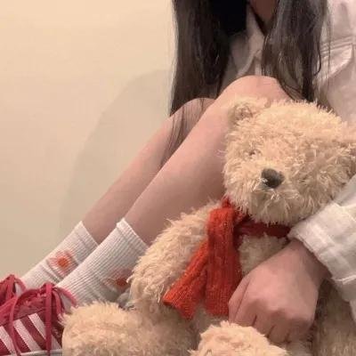 头部网红旧照被扒，一个月内幕曝光，双方工作室齐声否认